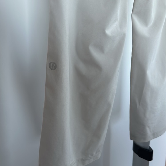 Lululemon lightweight cropped pants - Picture 4 of 4